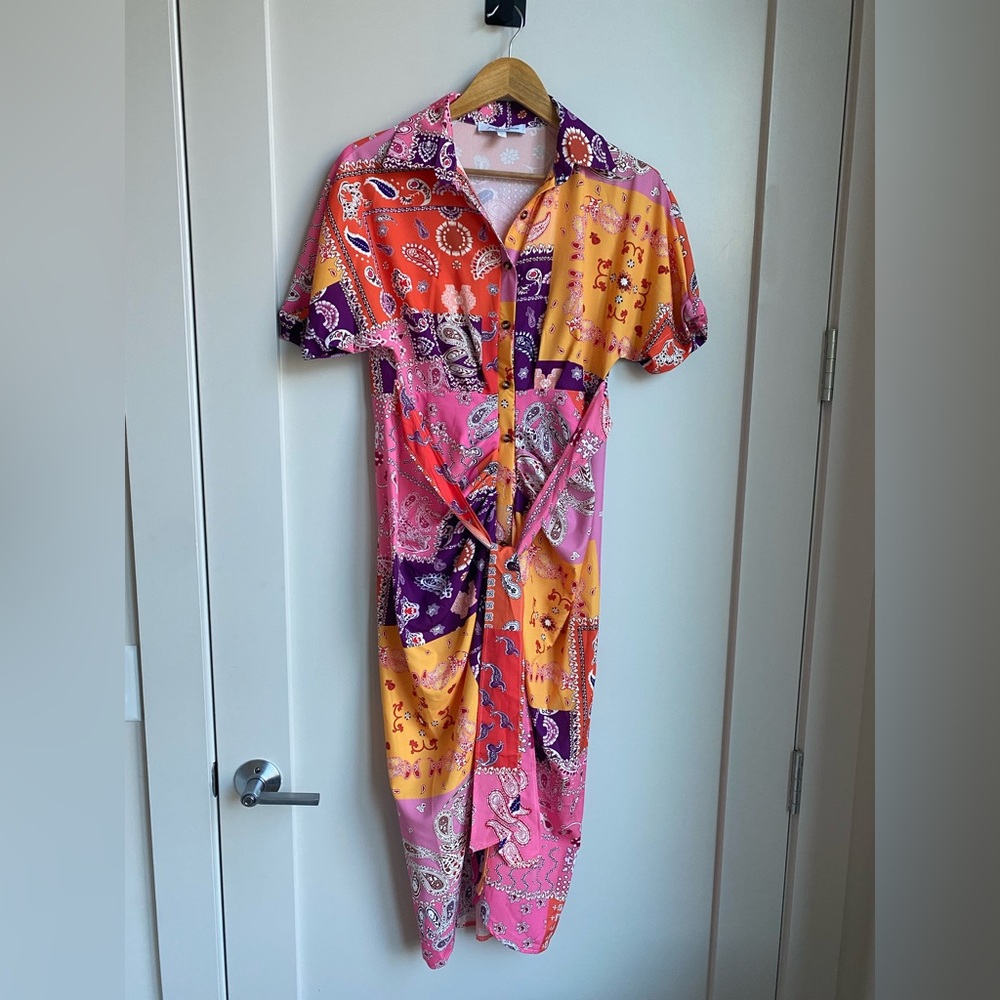 NWOT - Callielives button up dress with pockets! Size small